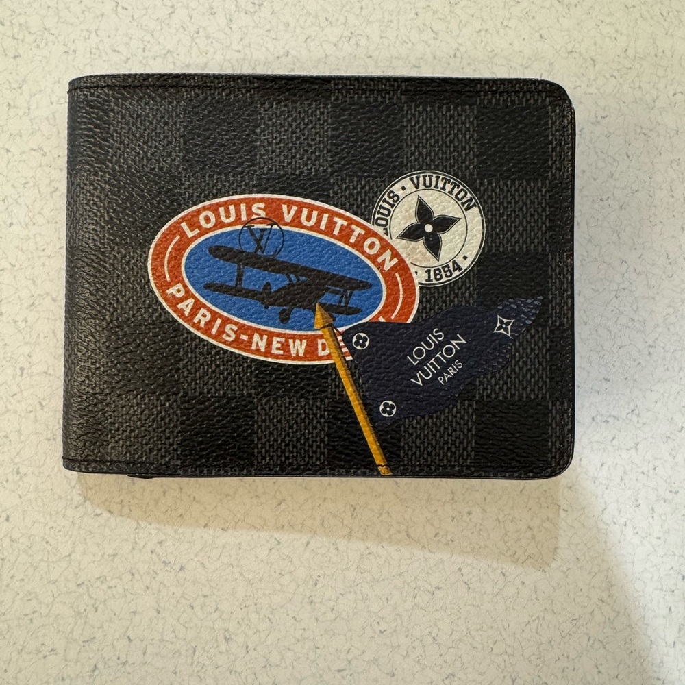 Louis Vuitton Checkered Black Wallet: Aviator print